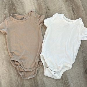 H&M Set Neutral Essential Basic Onesies Sz 6-9 Months